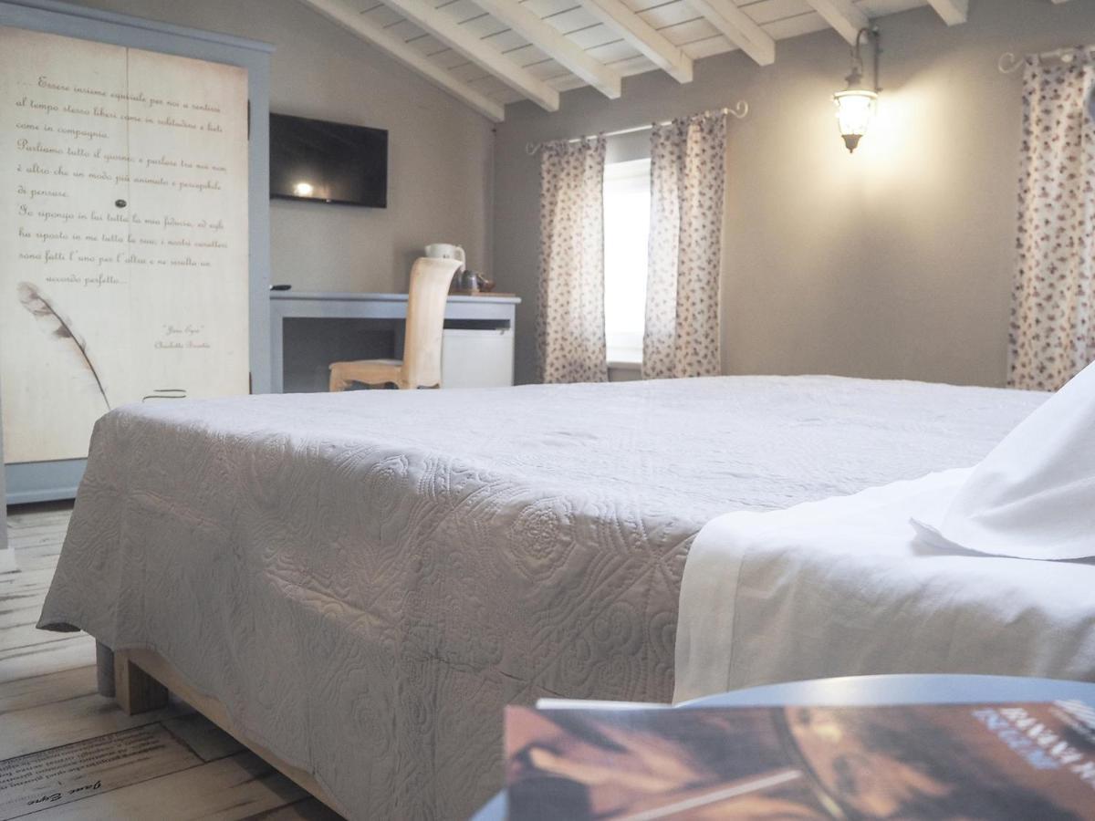 B&B Antique Maison ソアーヴェ エクステリア 写真