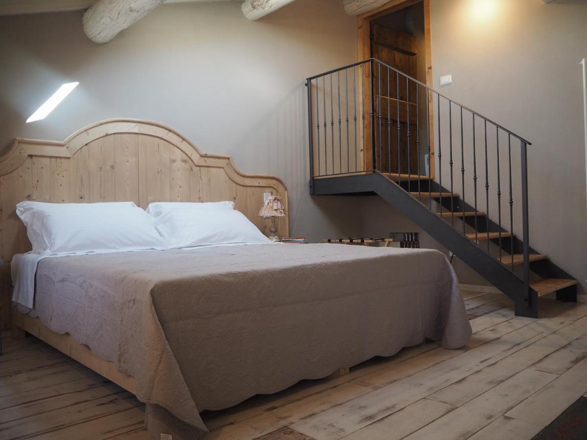 B&B Antique Maison ソアーヴェ エクステリア 写真