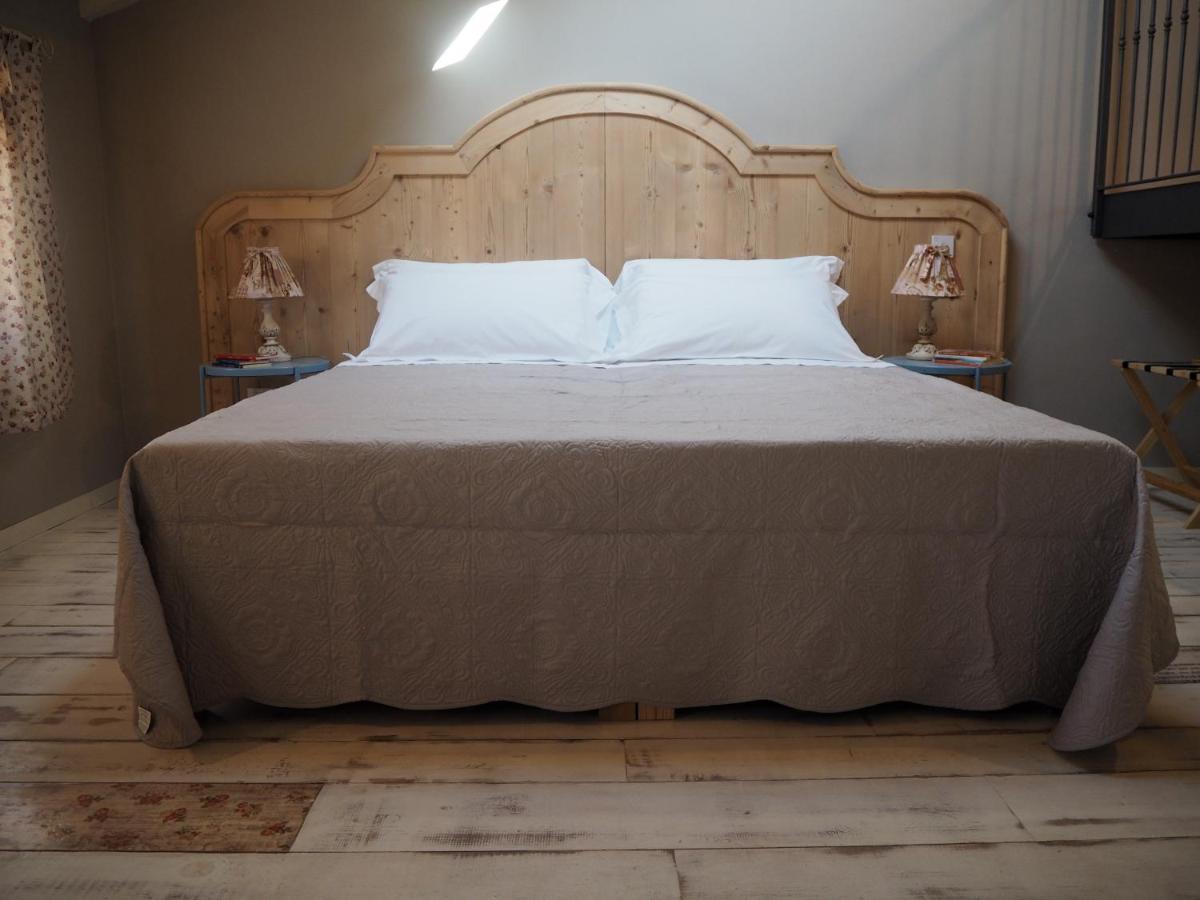 B&B Antique Maison ソアーヴェ エクステリア 写真